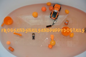 The color orange bath theme