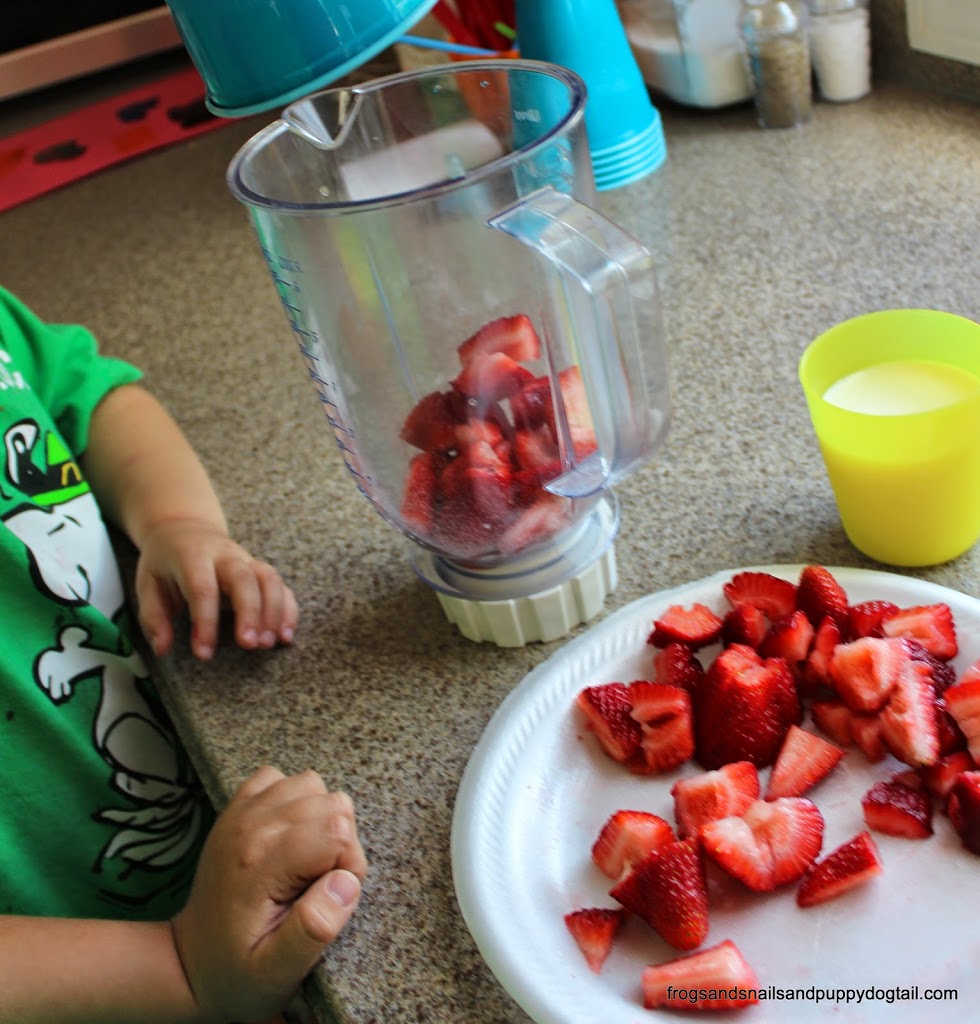 Carnation Breakfast Essentials Strawberry Vanilla Smoothie Recipe And Silly Straws 