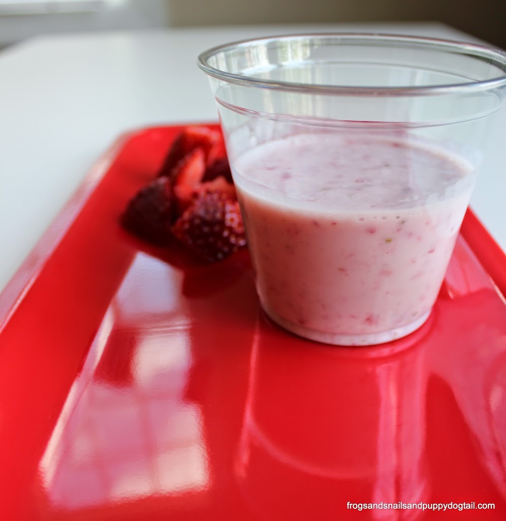 Carnation Breakfast Essentials Strawberry Vanilla Smoothie Recipe And Silly Straws 