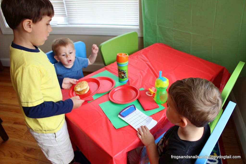Easy Family Breakfast and Pretend Play Diner for the Kids