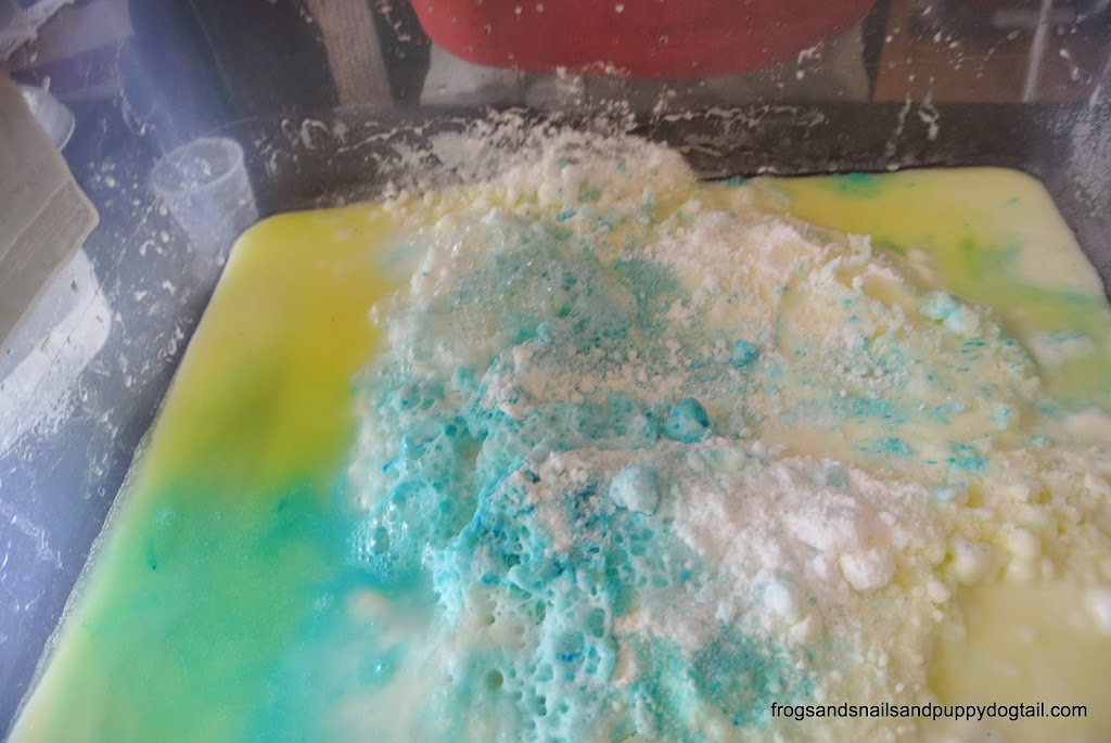 Baking Soda Science and Color Mixing 