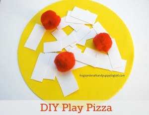 Pretend Play with foam and paper pizza