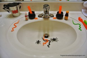 Halloween Sensory Sink- fun hands on play for kids by FSPDT