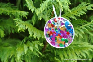 Plastic Lid Christmas Ornament: perfect for kids to make by FSPDT