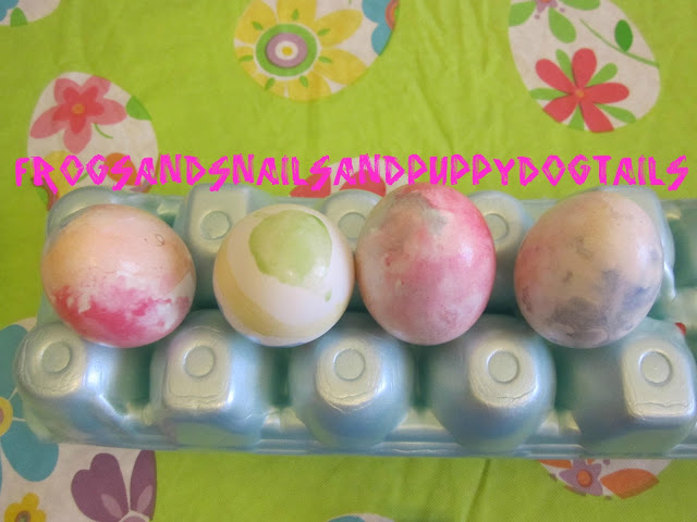 Paint eggs with watercolors