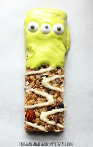 how to make monster granola bars. Halloween food for parties.
